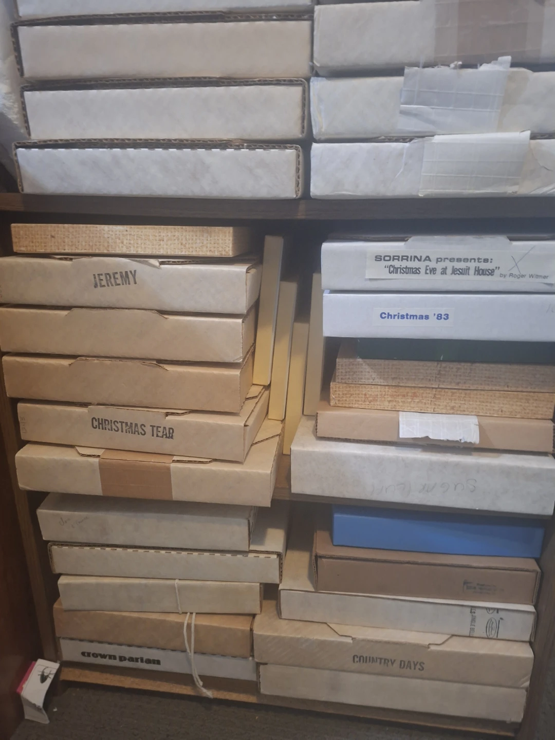 Shelf lot of 79 vintage collector plates - photo 2