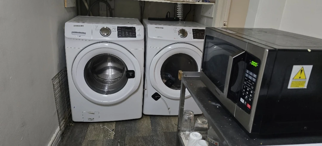 Shared basement room available for rent in Scarborough. - photo 4