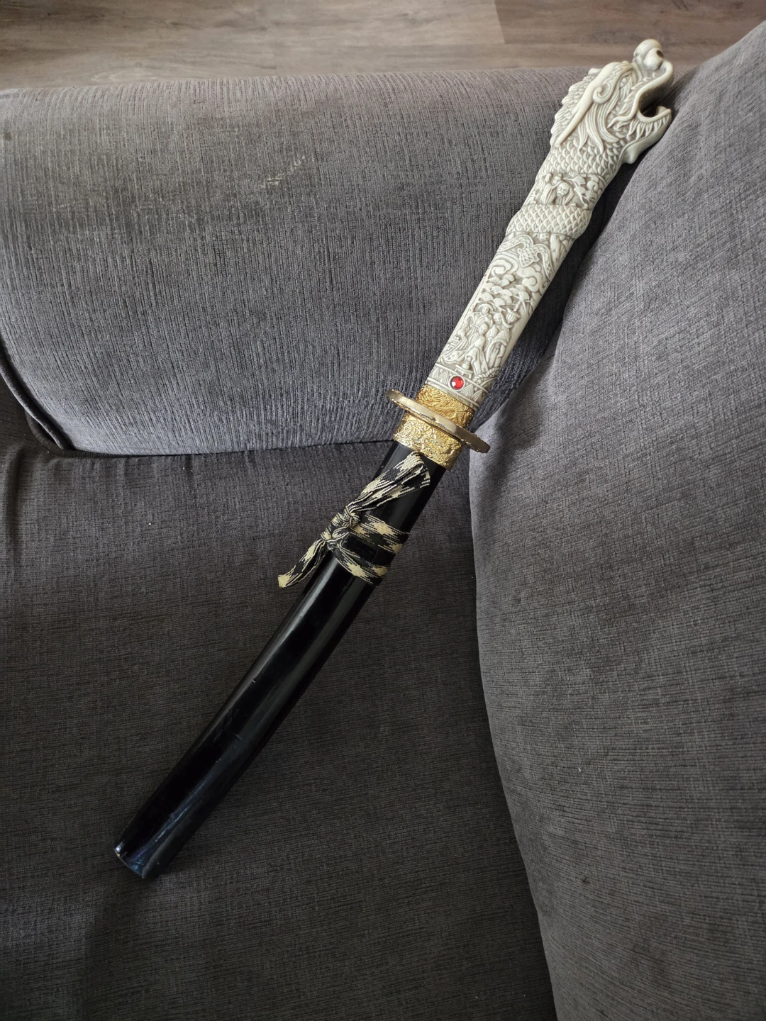 Decorative Samurai Sword with Dragon Handle