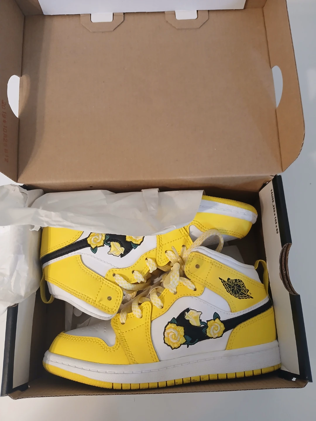Jordan 1 Mid SE (PS) Dynamic Yellow Floral Sneakers