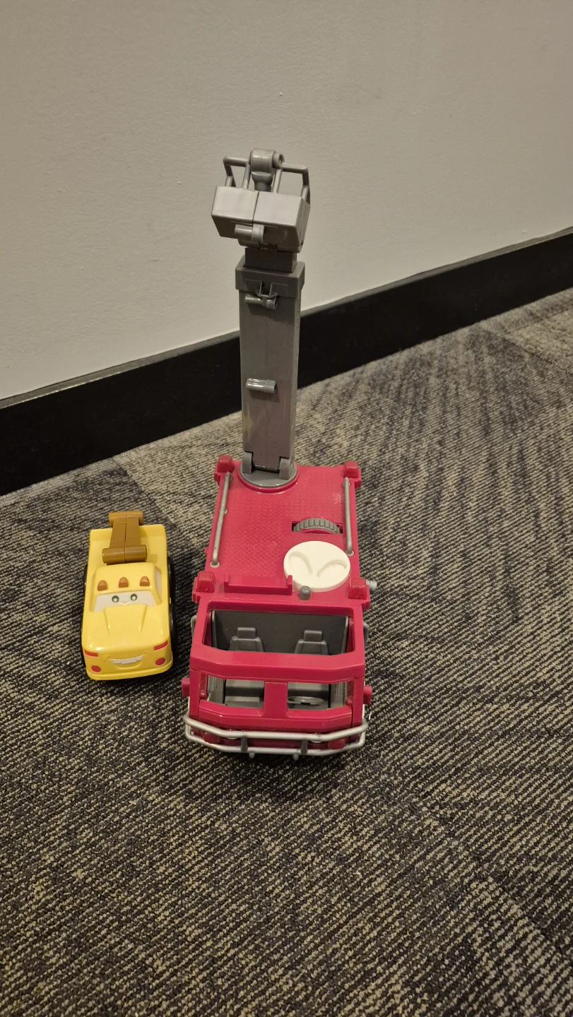 Fisher-Price Rescue Vehicle & Tow Truck Set - photo 3