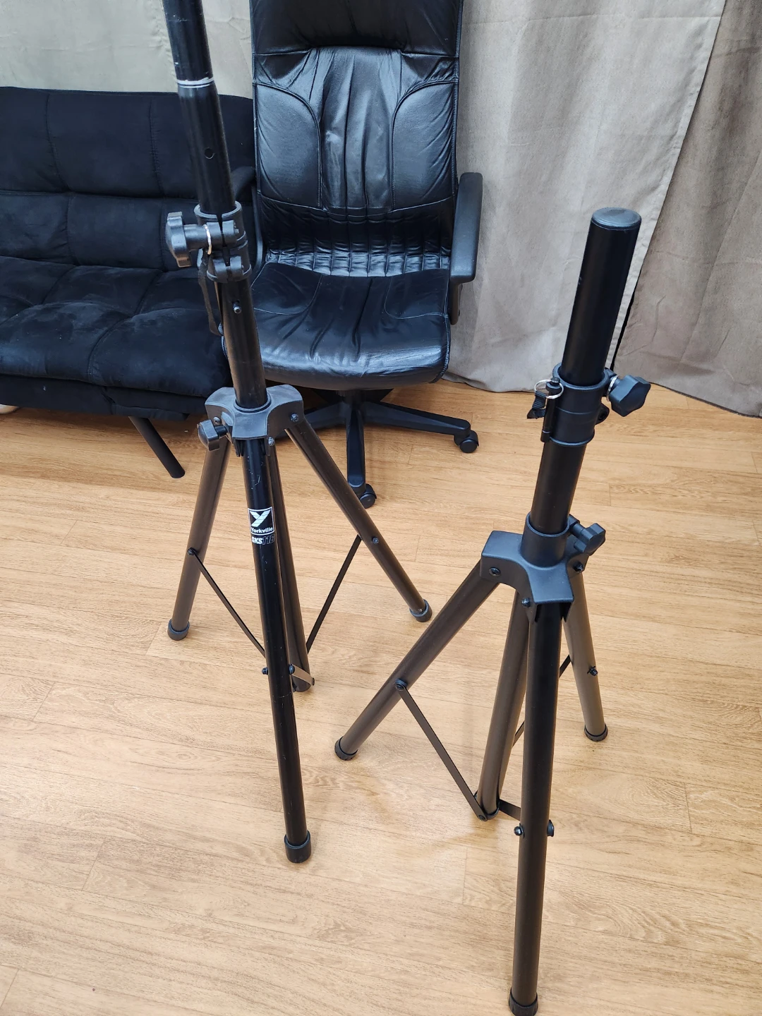 2 Speaker Stands