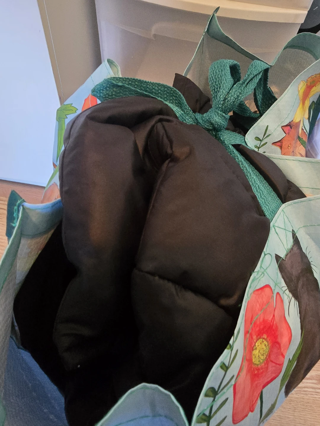 2 Bags with women clothes for free - photo 2