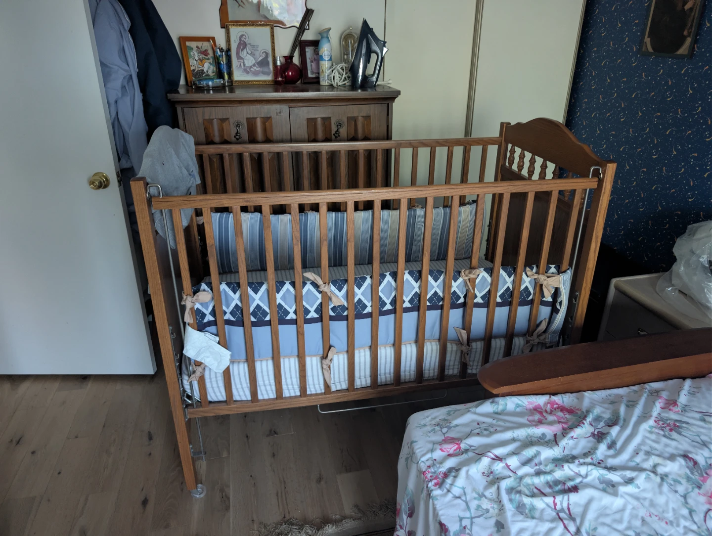 Wooden Baby Crib with Bedding - photo 3