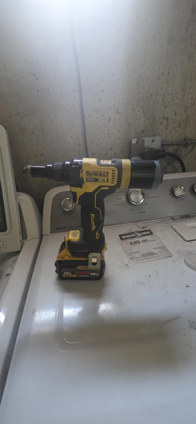 DeWalt 20V MAX XR Cordless Rivet Tool
