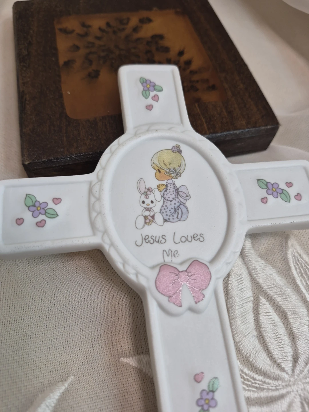 Vintage Porcelain Precious Moments “Jesus Loves Me” Cross - photo 3