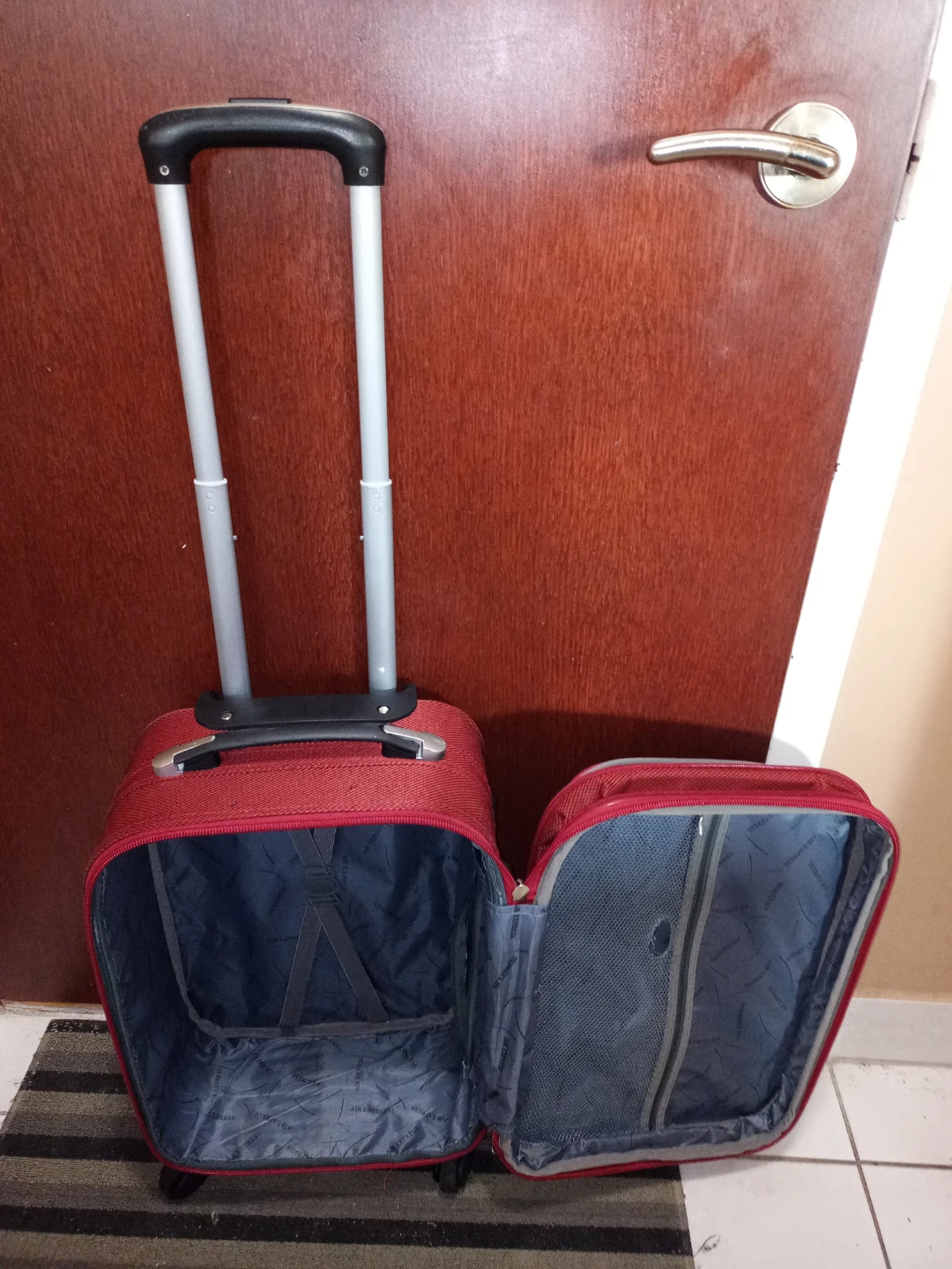 Small Luggage With Swivel Wheels - photo 2