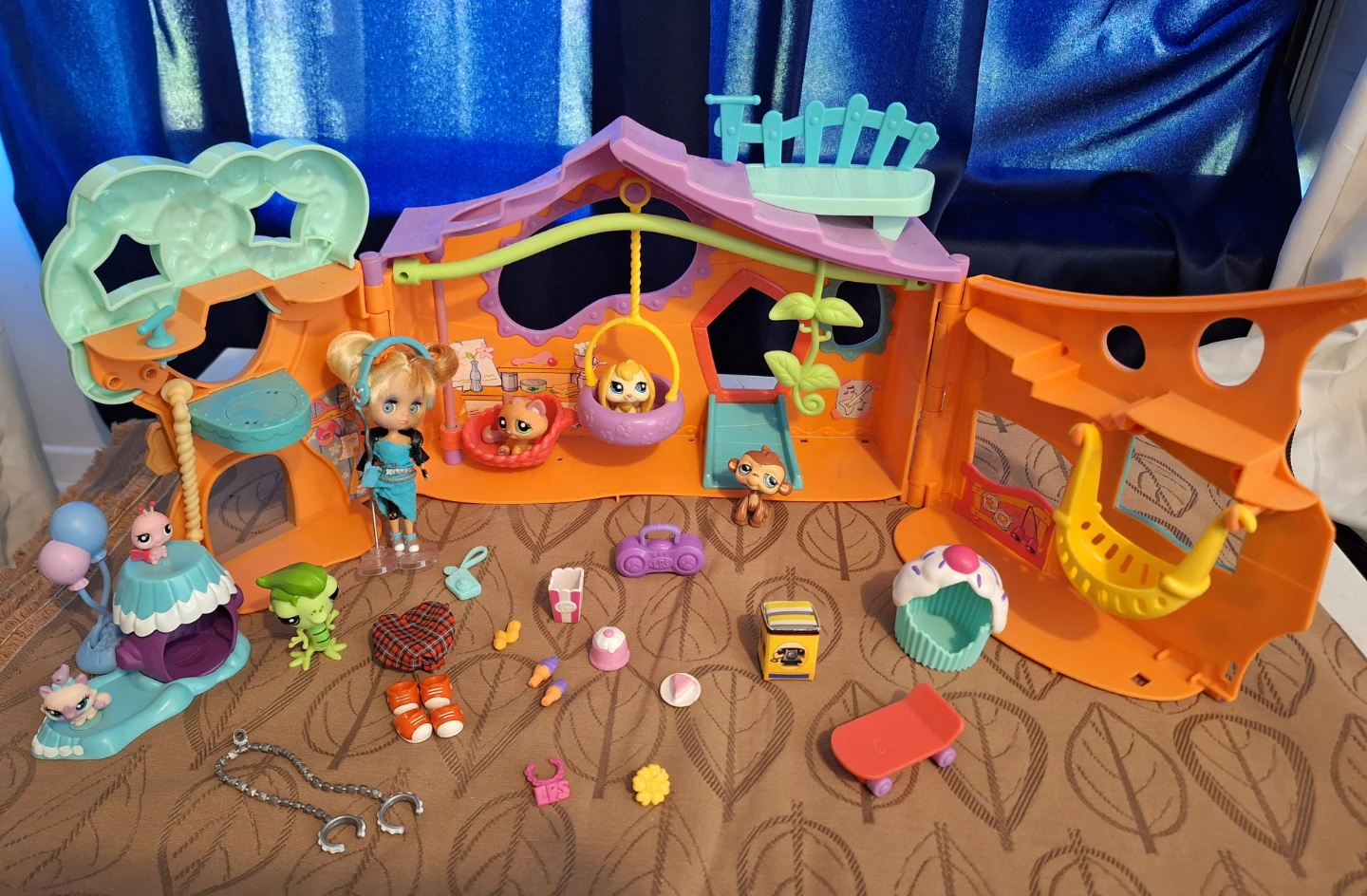 Littlest Pet Shop Pet Playhouse Playset with Accessories