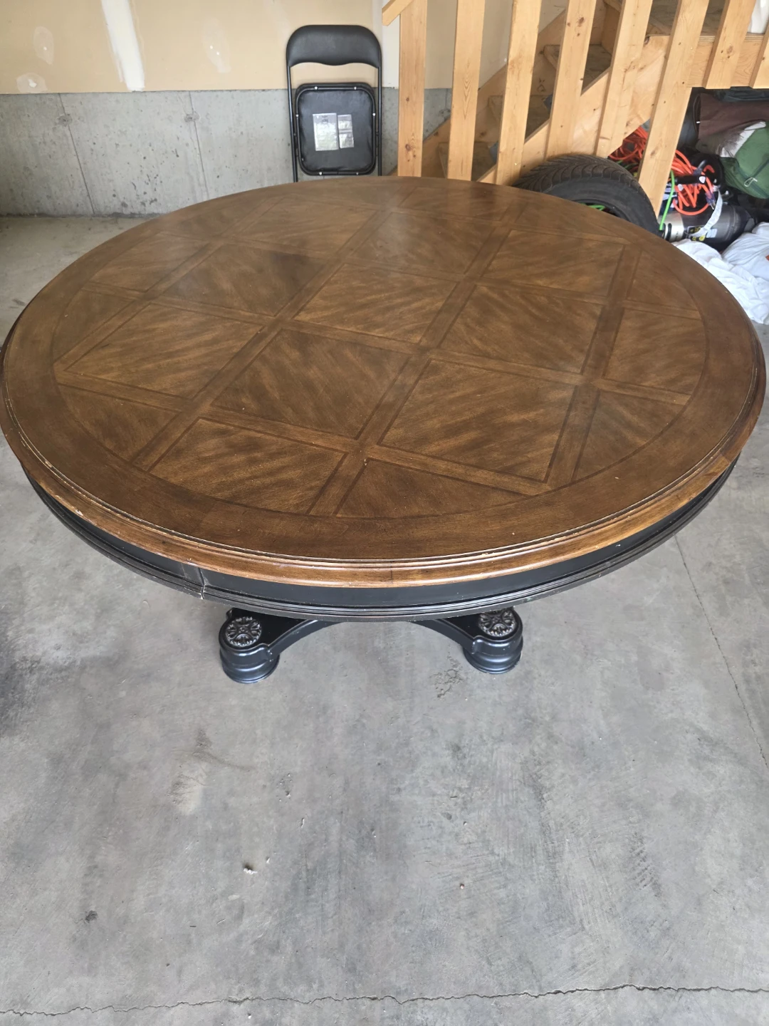 Round Dining Table - photo 2
