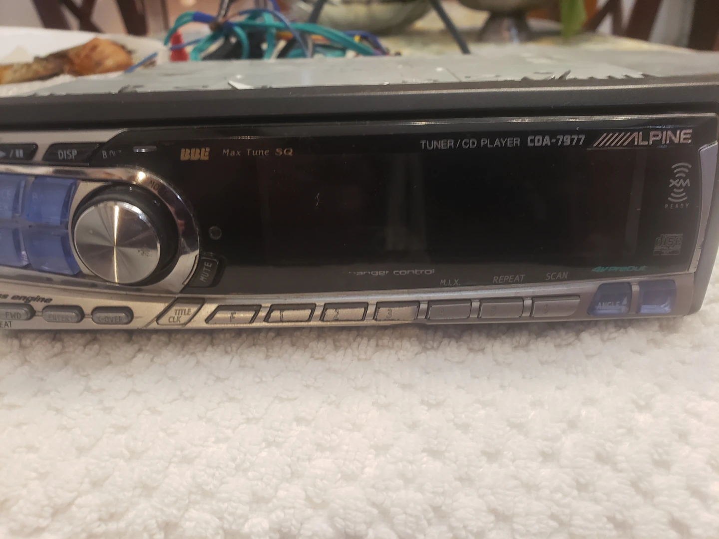 Alpine CDA-7977 Tuner/CD Player