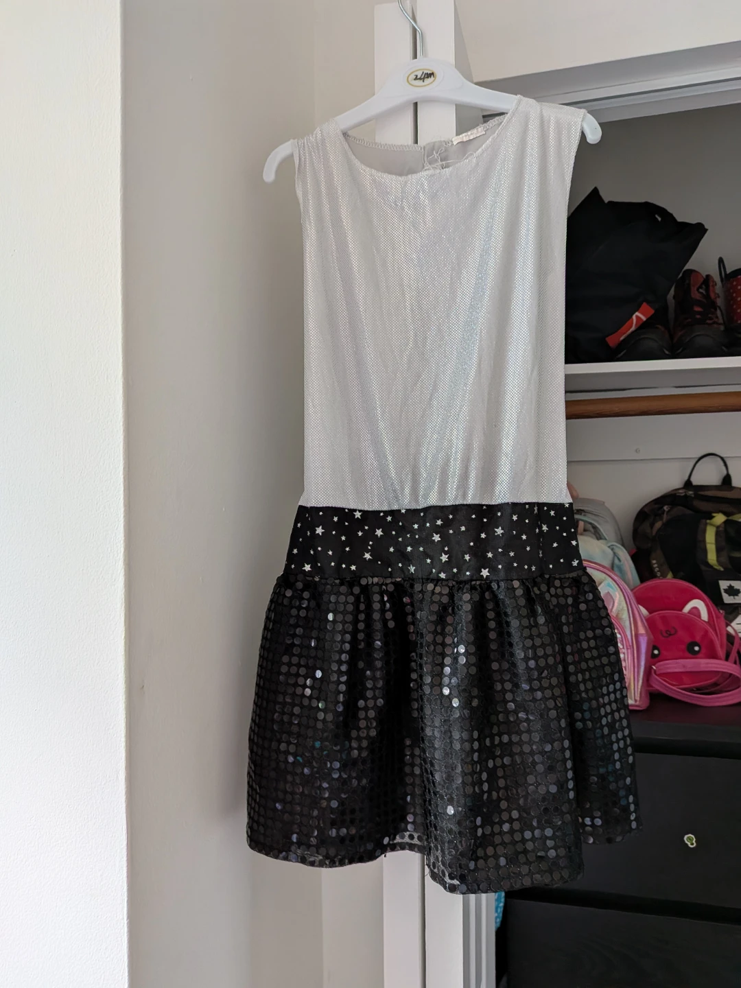 4 Girls' Dresses - 5T - photo 3