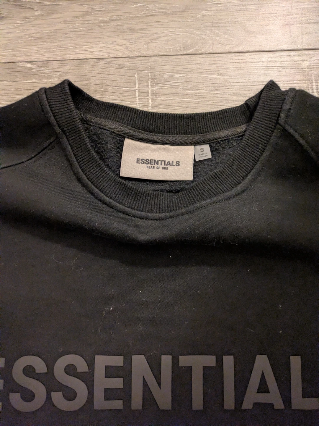 Black Essentials crew neck - photo 2