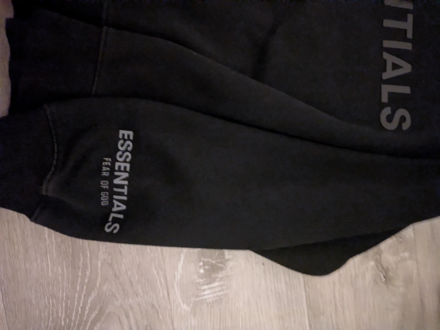 Black Essentials crew neck - photo 4