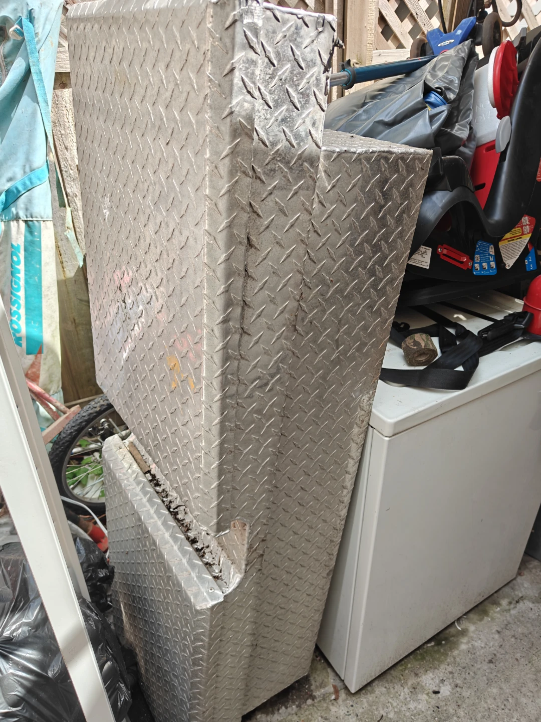 Diamond Plate Aluminum Tool Box