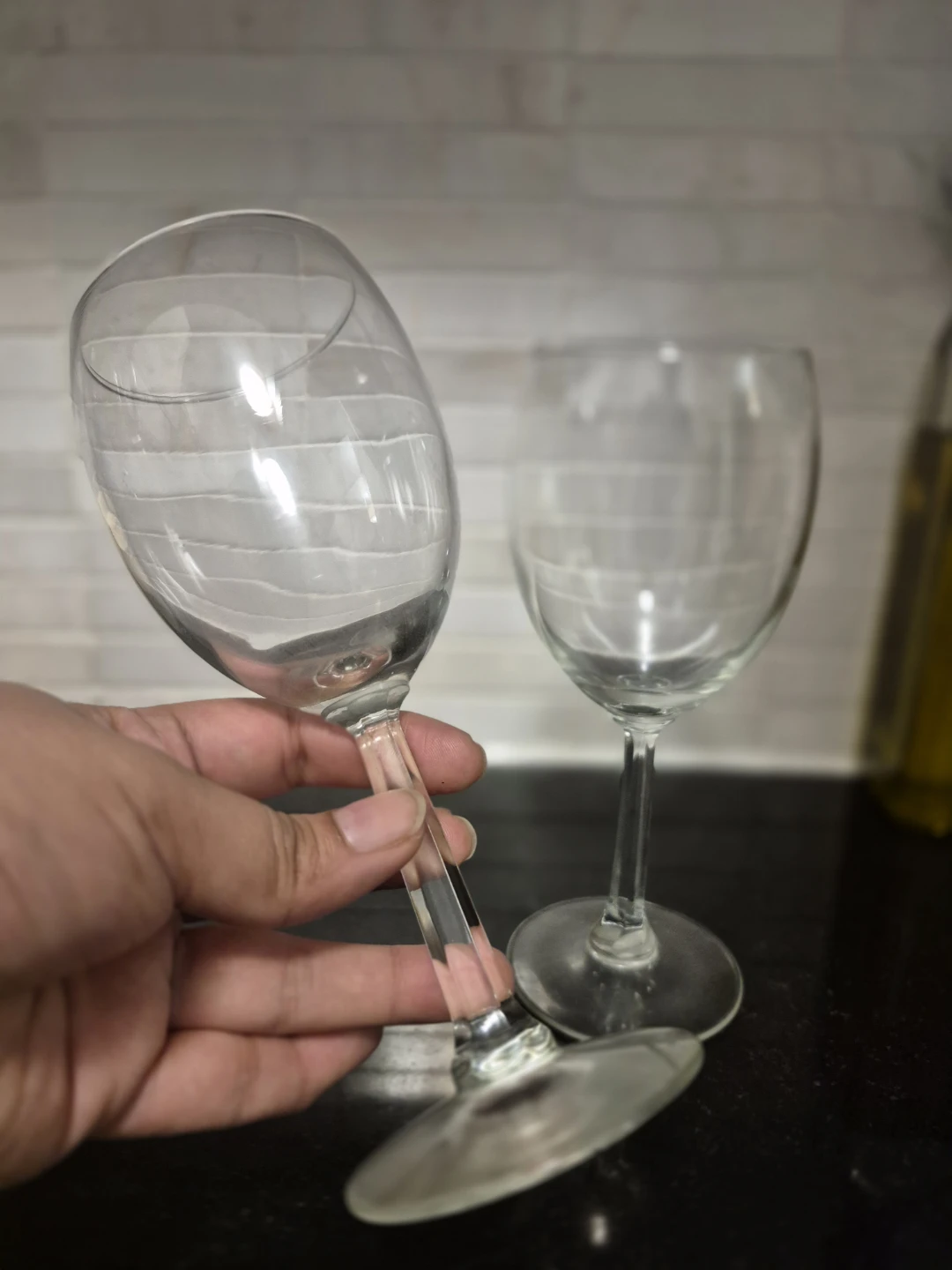 Set of 2 Clear Wine Glasses