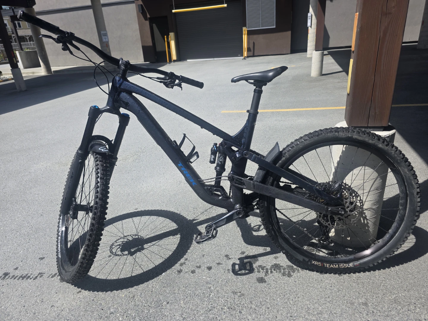 Trek Slash 8 Gen 6 XL Mountain Bike - Marianas Blue