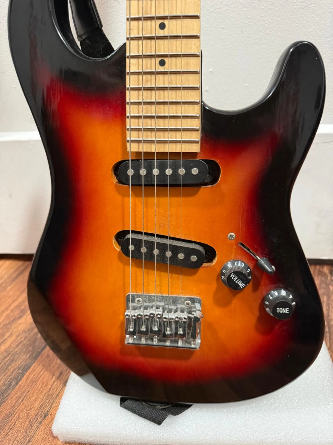 Emerson Electric Guitar - photo 4