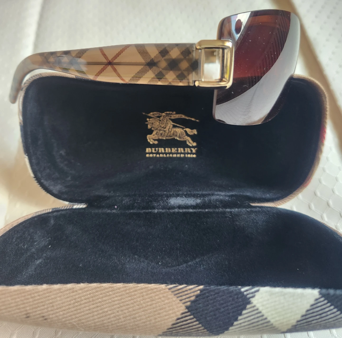 Burberry Sunglasses with Case - photo 2