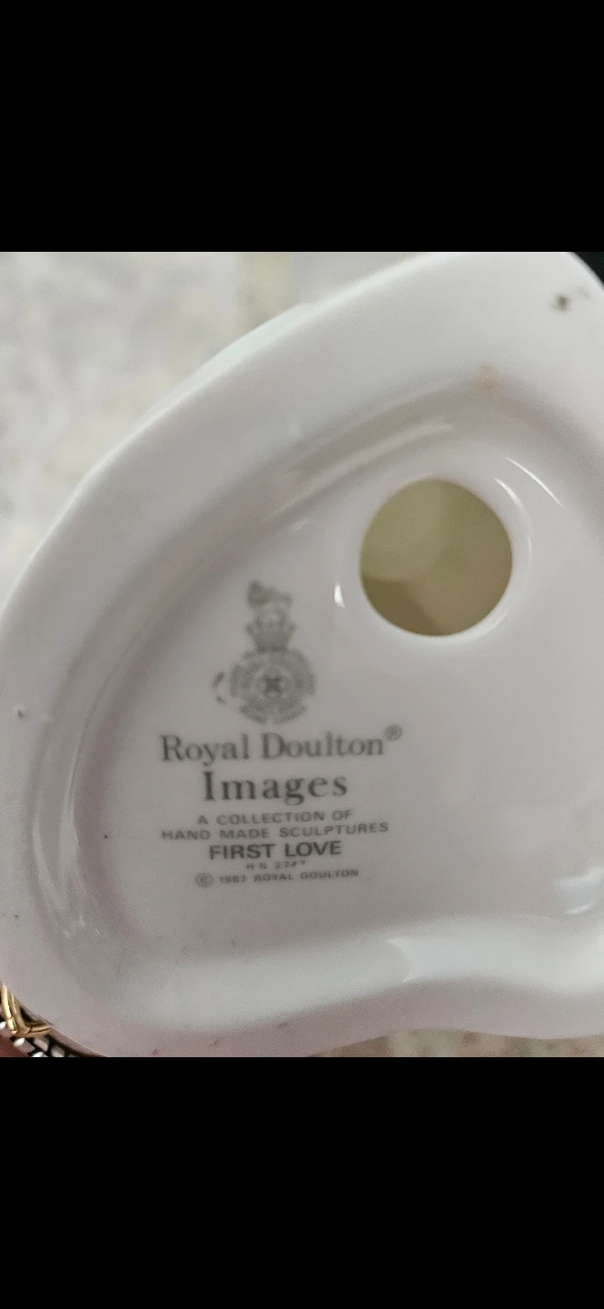 Royal Doulton Images "First Love" Sculpture - photo 2