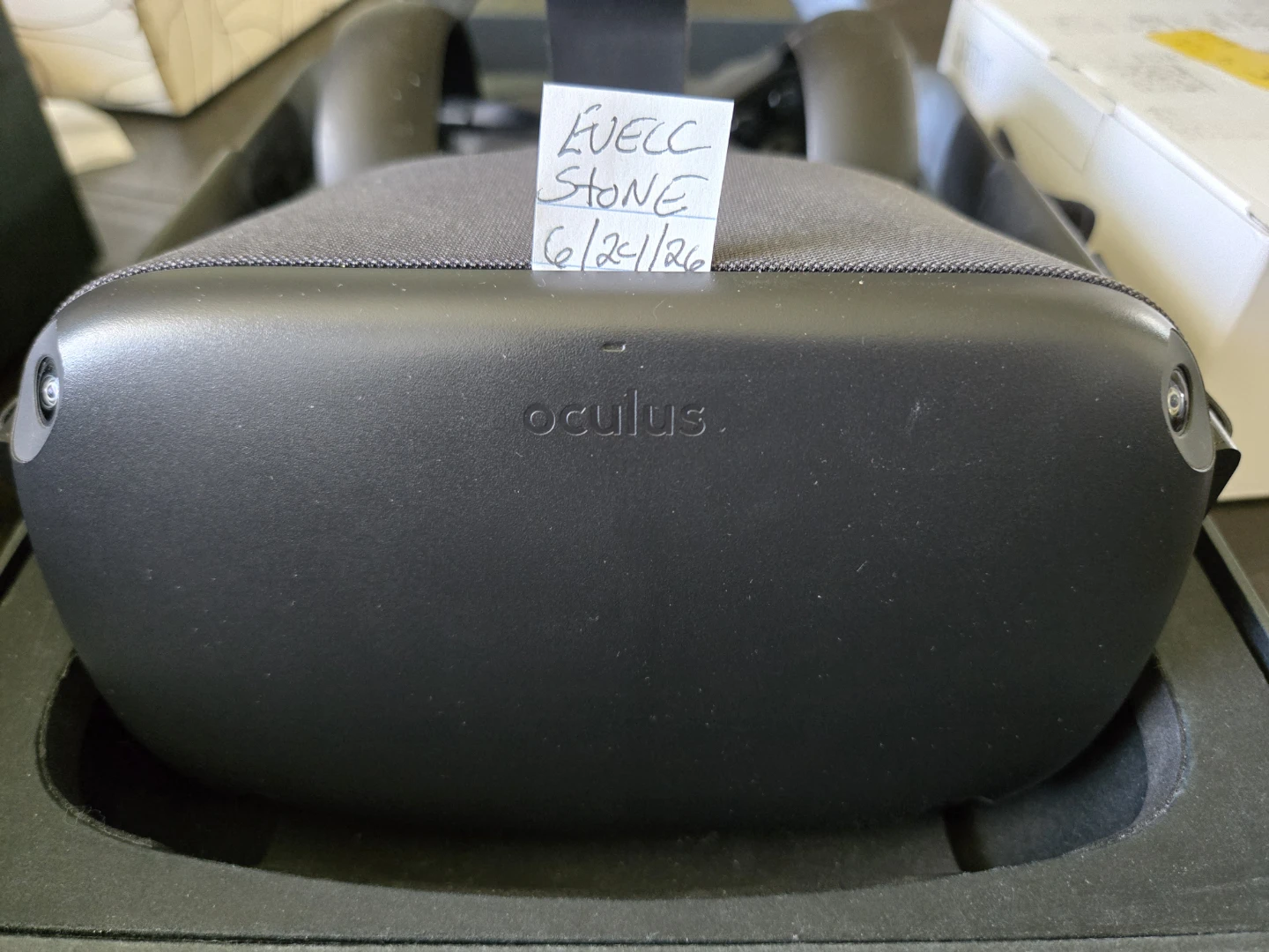 Oculus Quest 2 VR Headset - photo 3