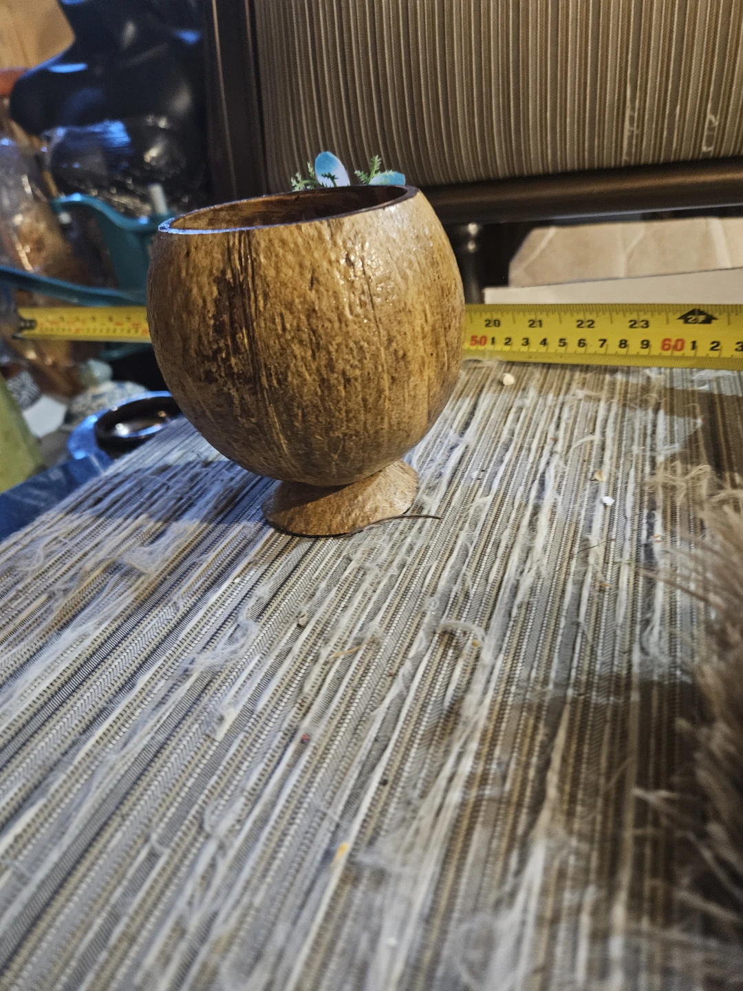 Coconut shell planter with feathers - photo 4