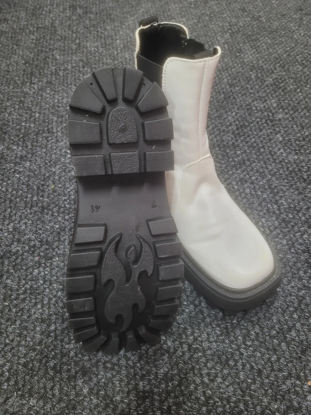 ASOS DESIGN White Chelsea Boots - photo 2