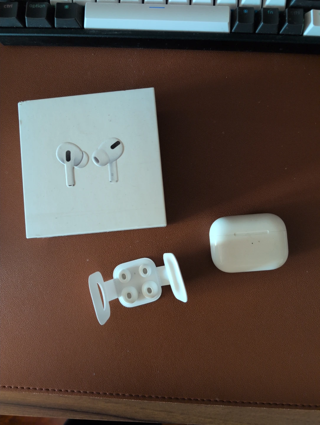 Apple AirPods Pro (1st Gen) - photo 2