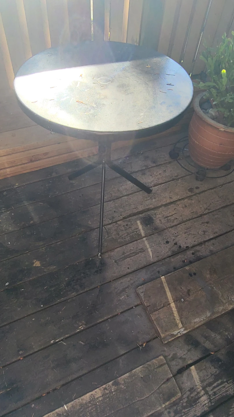 Round patio table and stackable chairs - photo 3