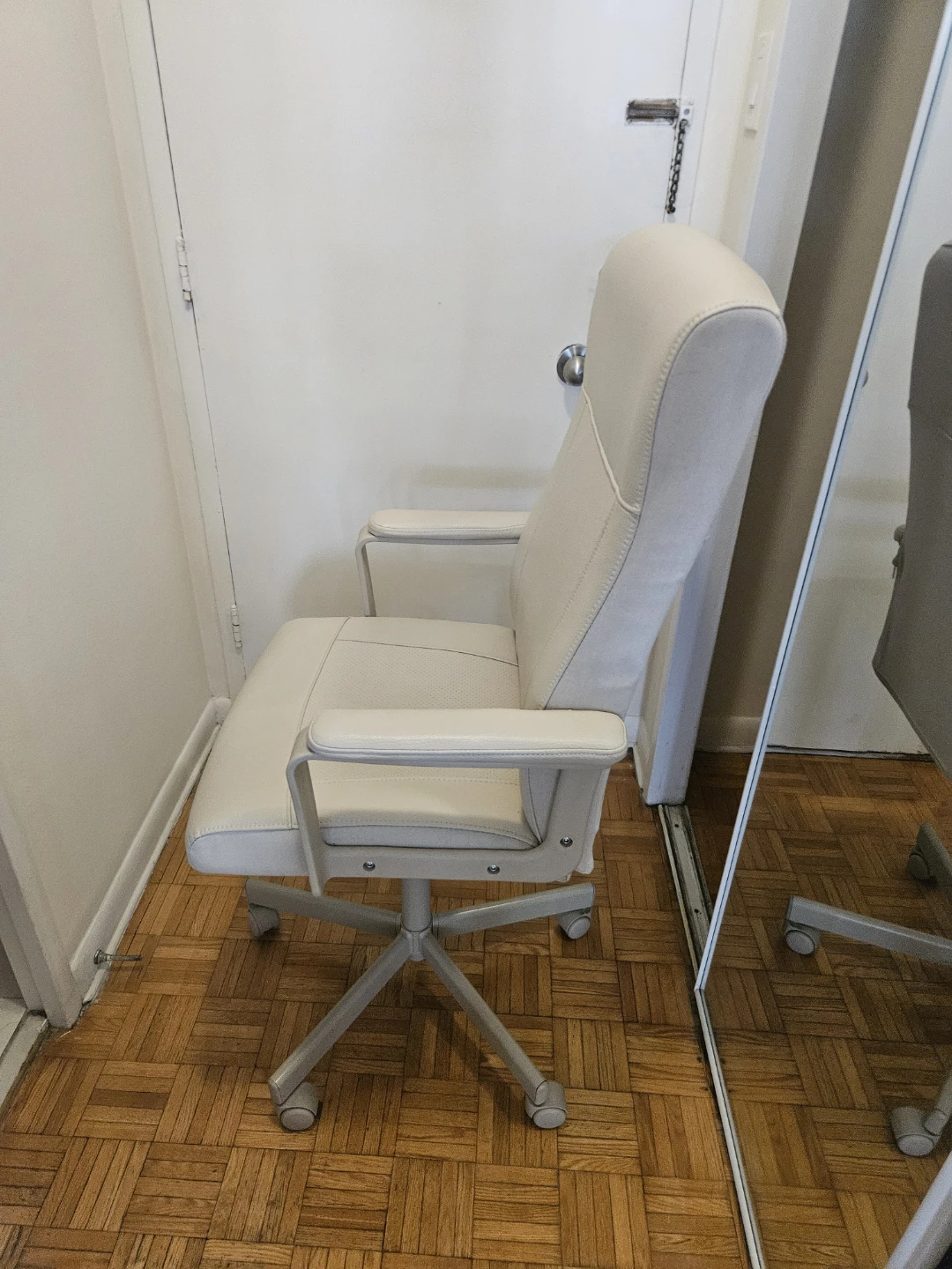 Ikea MILLBERGET beige computer desk chair - photo 3