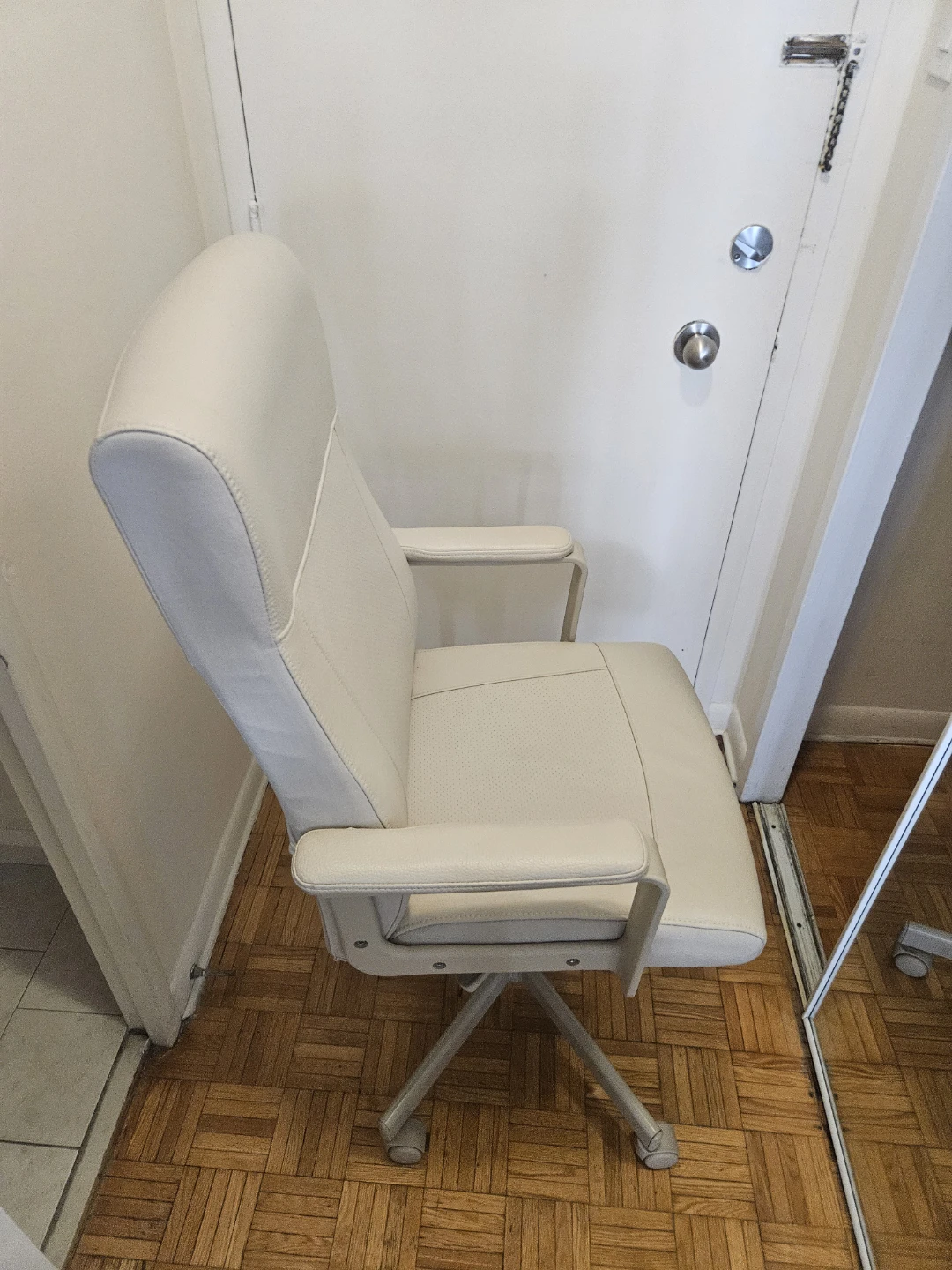 Ikea MILLBERGET beige computer desk chair - photo 4