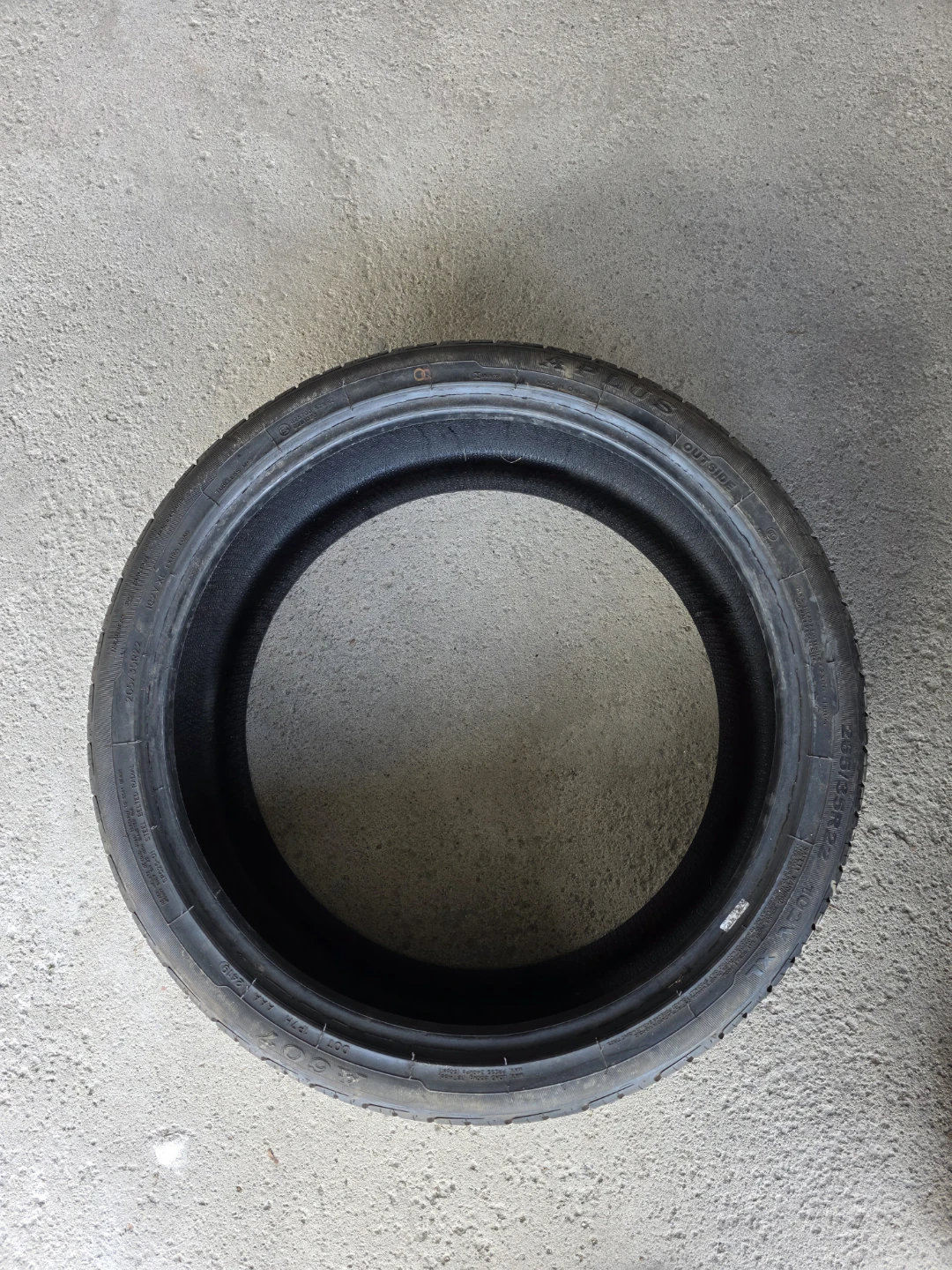 Tire 265/35R22