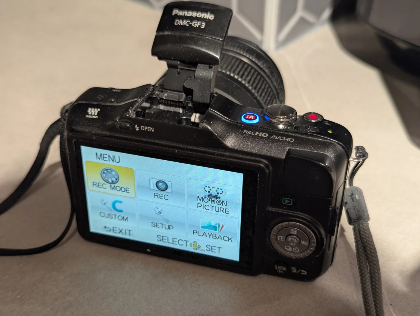 Panasonic Lumix DMC-GF3 Digital Camera with 14-42mm Lens - photo 2