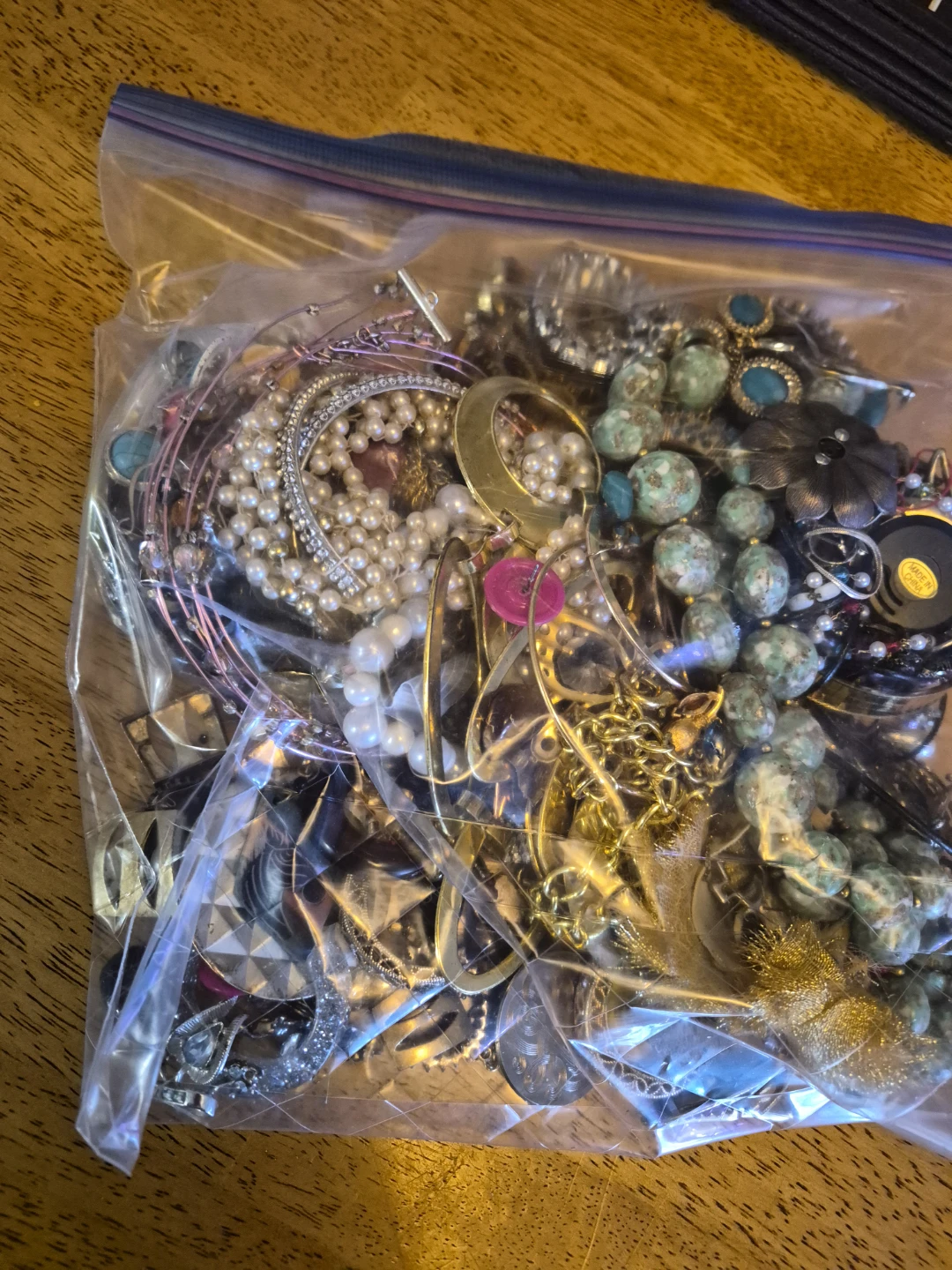 2.5 lbs of Old, Broken, Beads, Unmatched... - photo 2