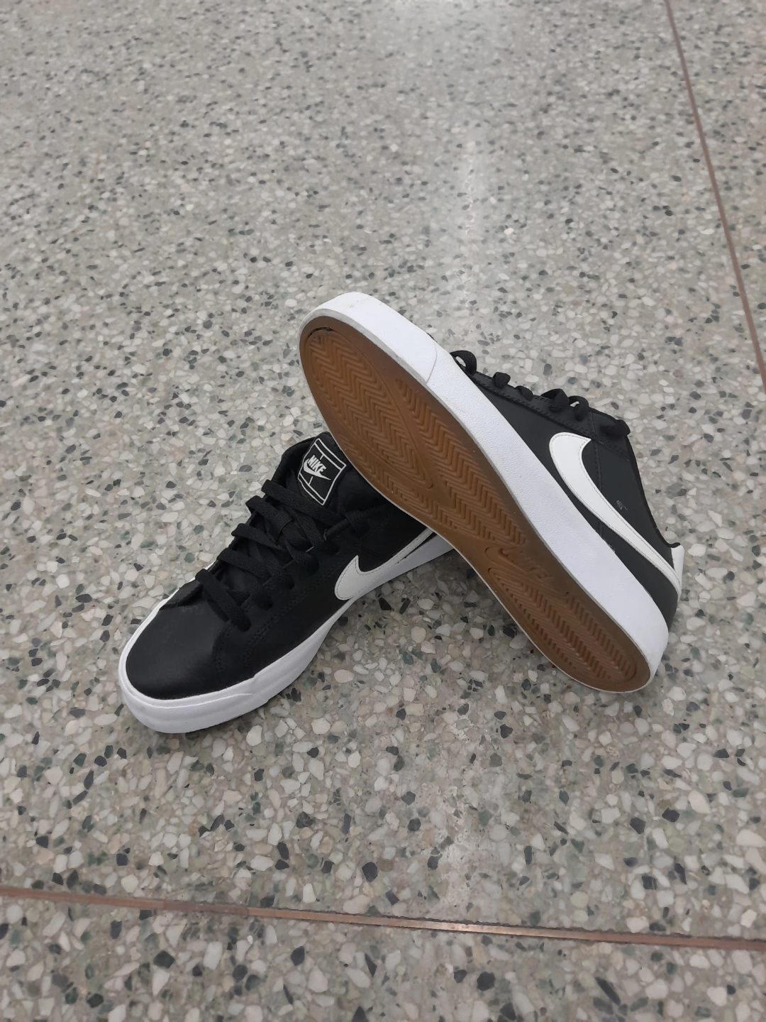 Nike black sneakers Original Men's Size 8 - photo 2
