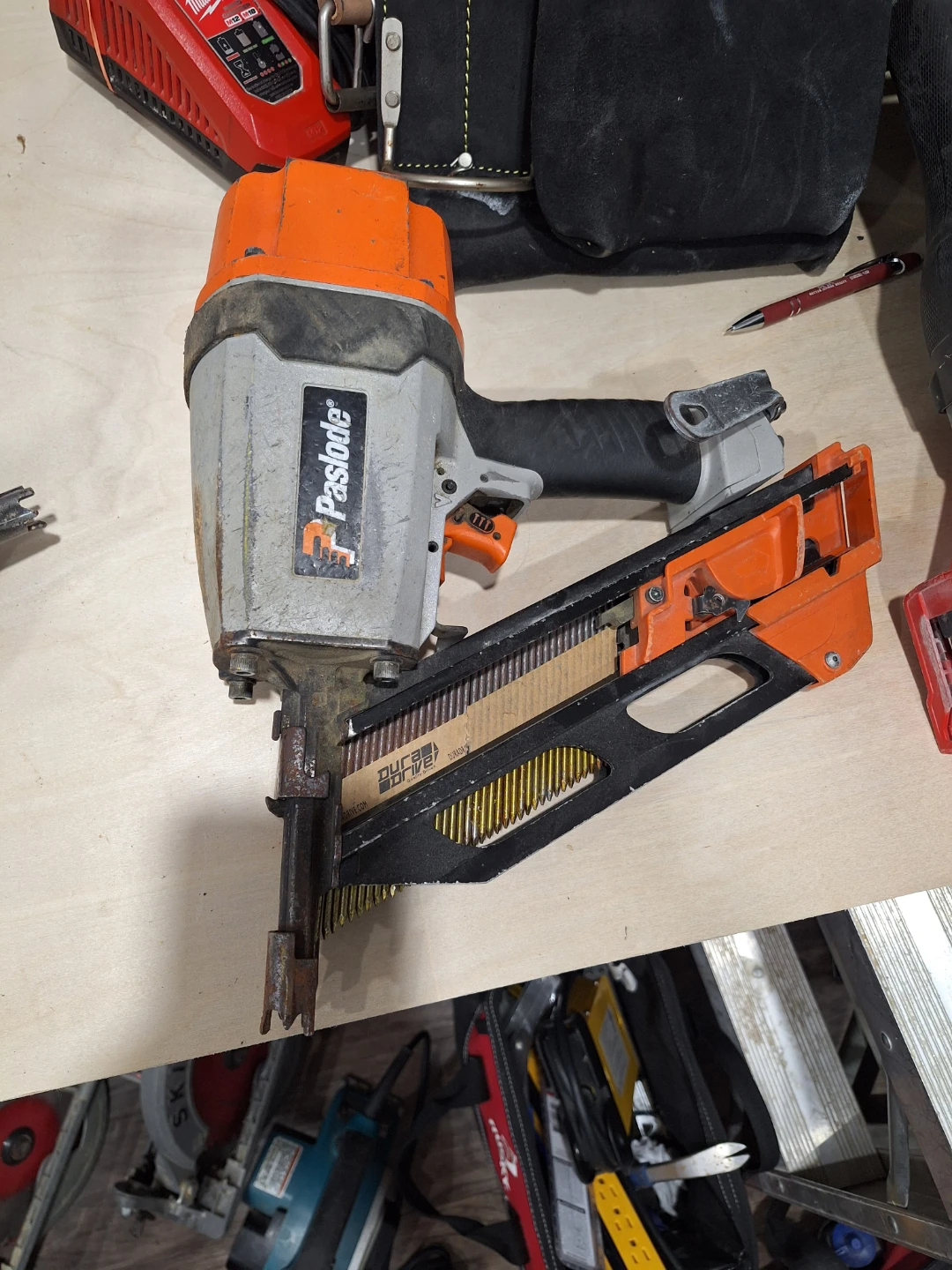 Paslode Pneumatic Brad Nailer