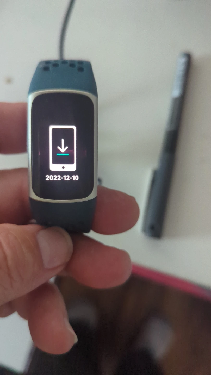 Fitbit Charge 6 Activity Tracker with  3 Bands and Charger - photo 4