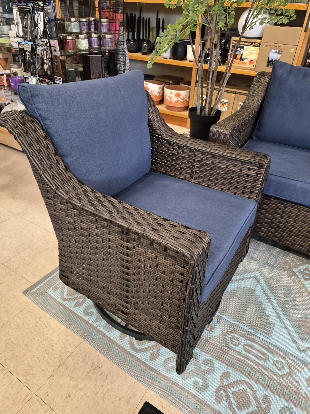 New resin Wicker 3 piece patio set w/ cushions - photo 4