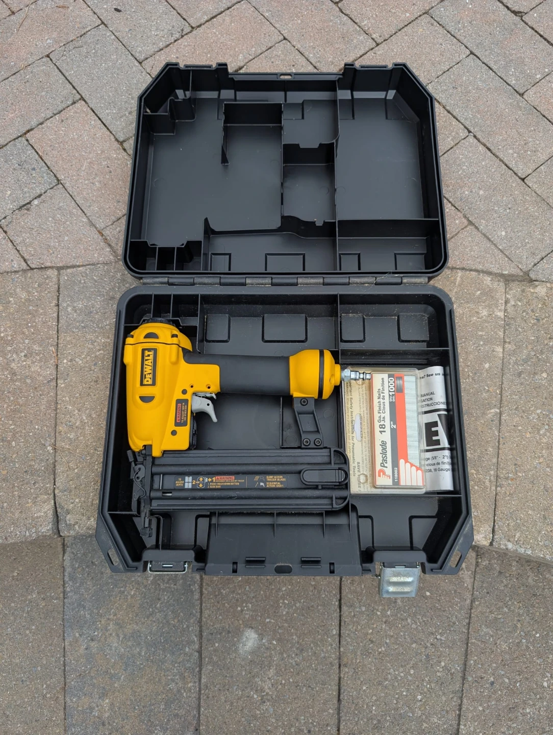 DEWALT D51238 18 Gauge Brad Nailer - photo 3