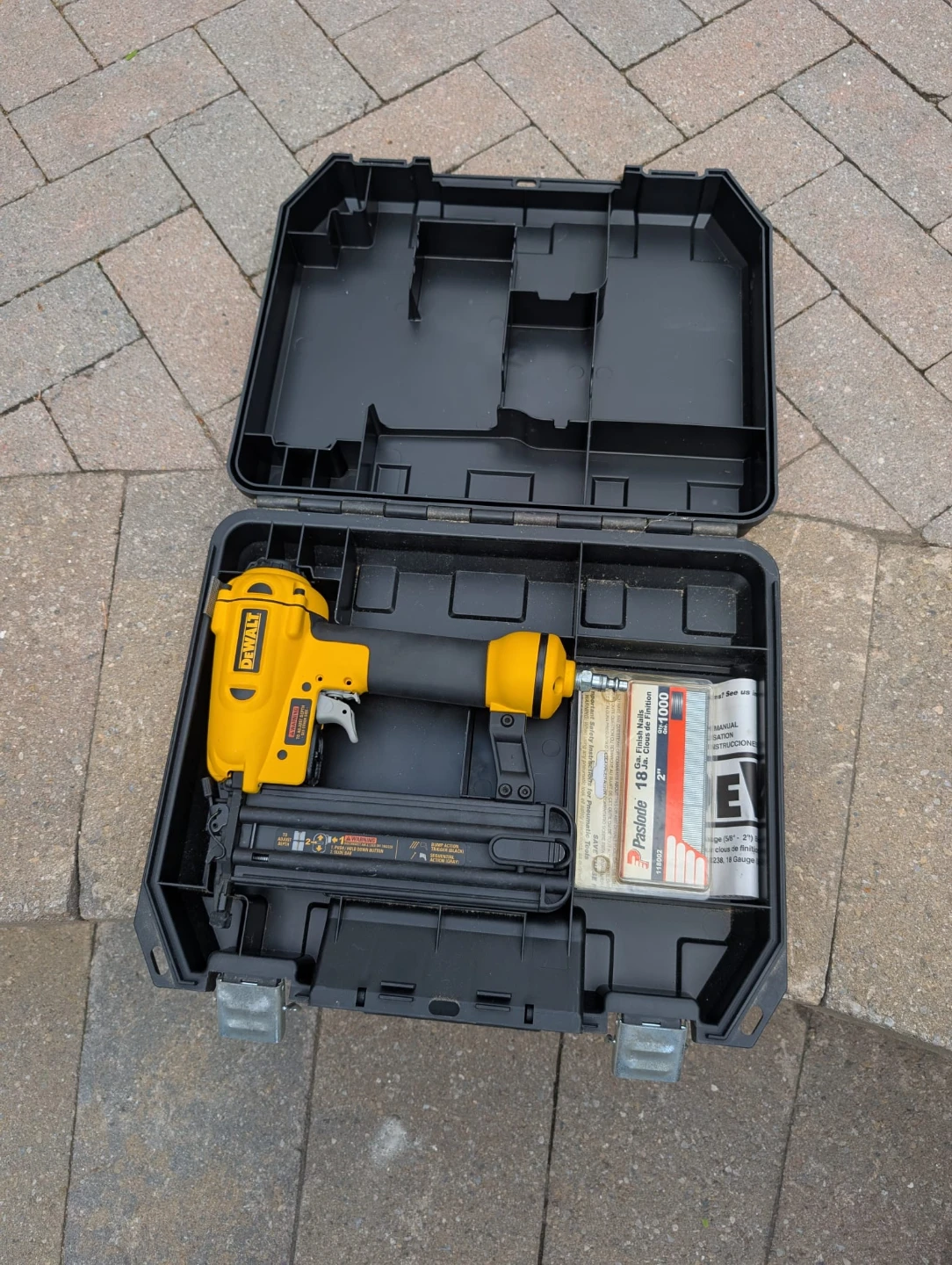 DEWALT D51238 18 Gauge Brad Nailer - photo 4