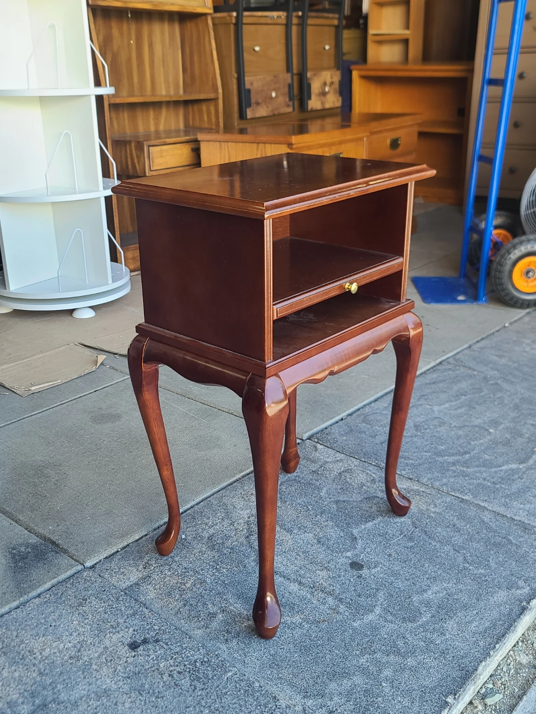Vintage Queen Anne Style Wood Side Table - photo 2