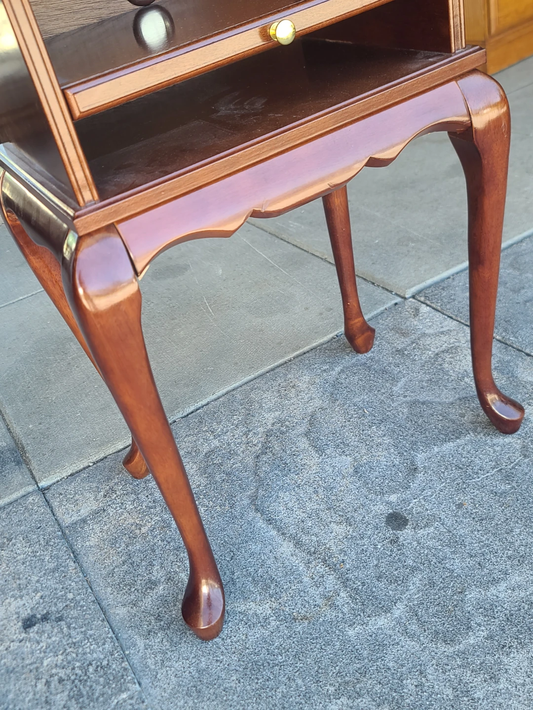 Vintage Queen Anne Style Wood Side Table - photo 3