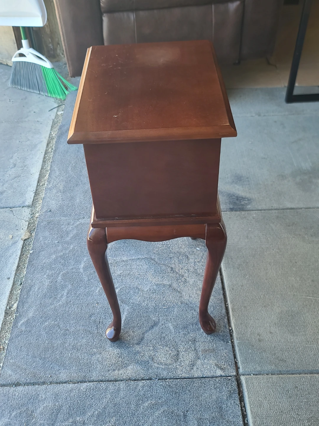 Vintage Queen Anne Style Wood Side Table - photo 4