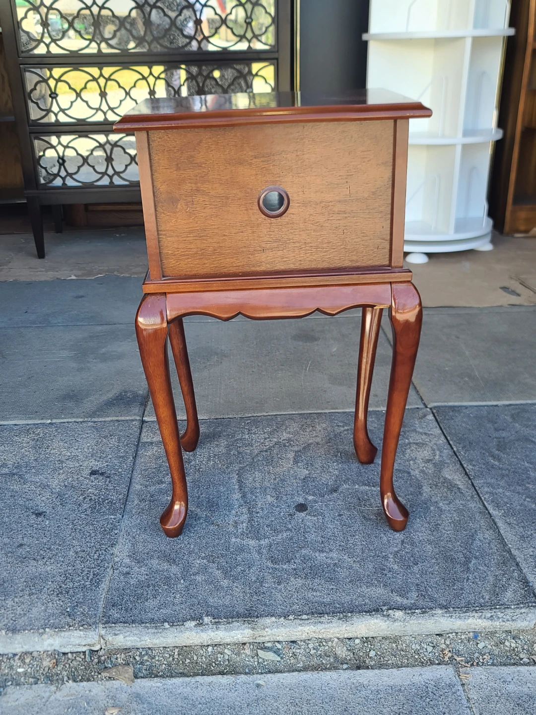 Vintage Queen Anne Style Wood Side Table - photo 5