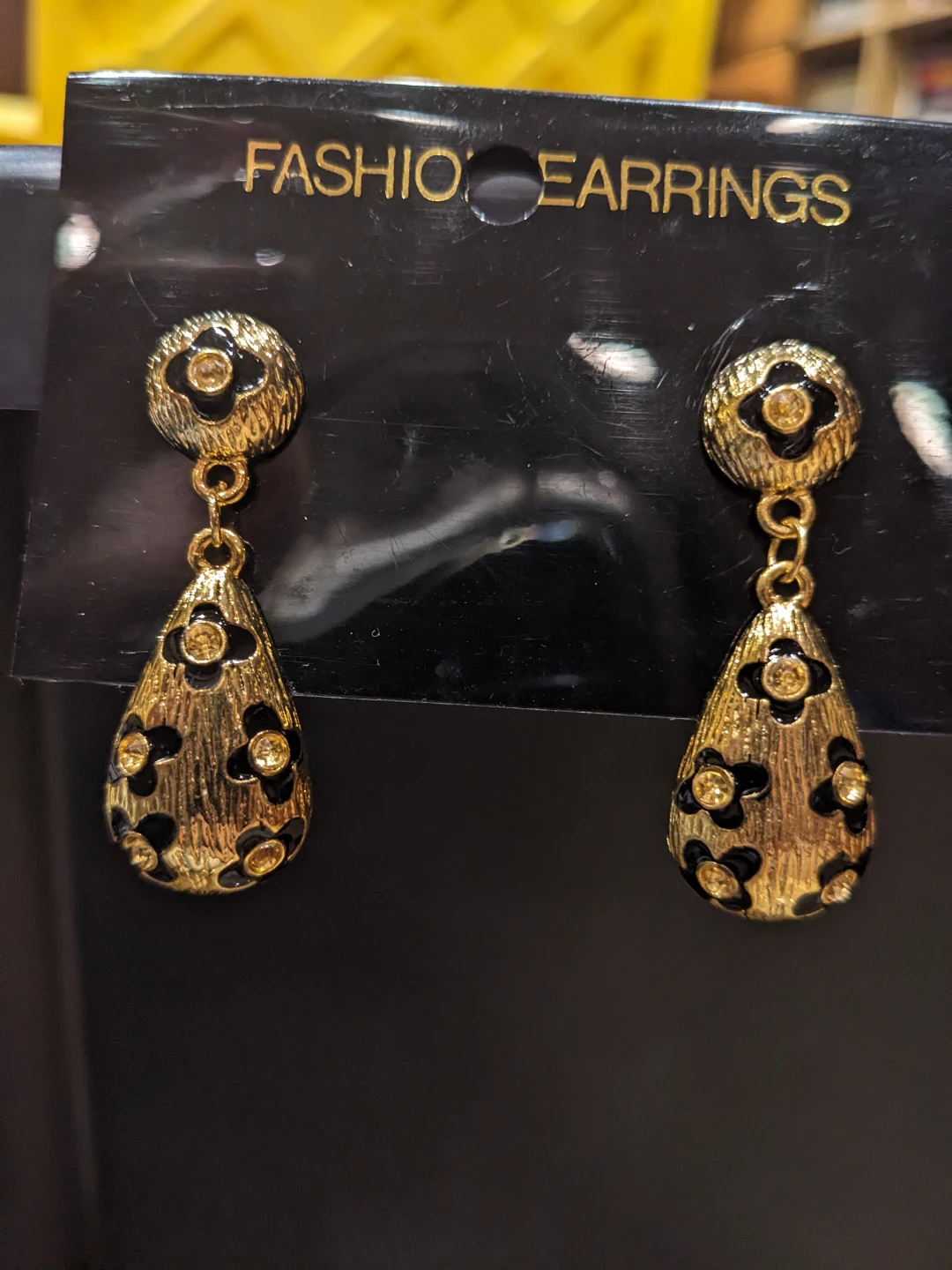 Vintage Gold Tone Teardrop Earrings - photo 3