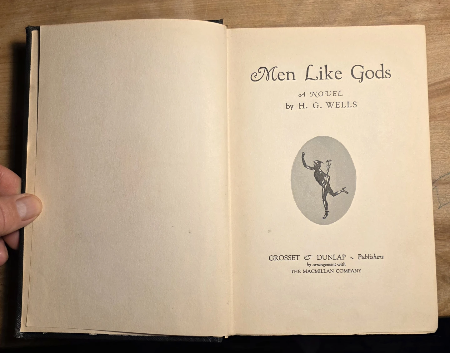 Rare vintage edition of Men Like Gods by HG Wells - photo 4