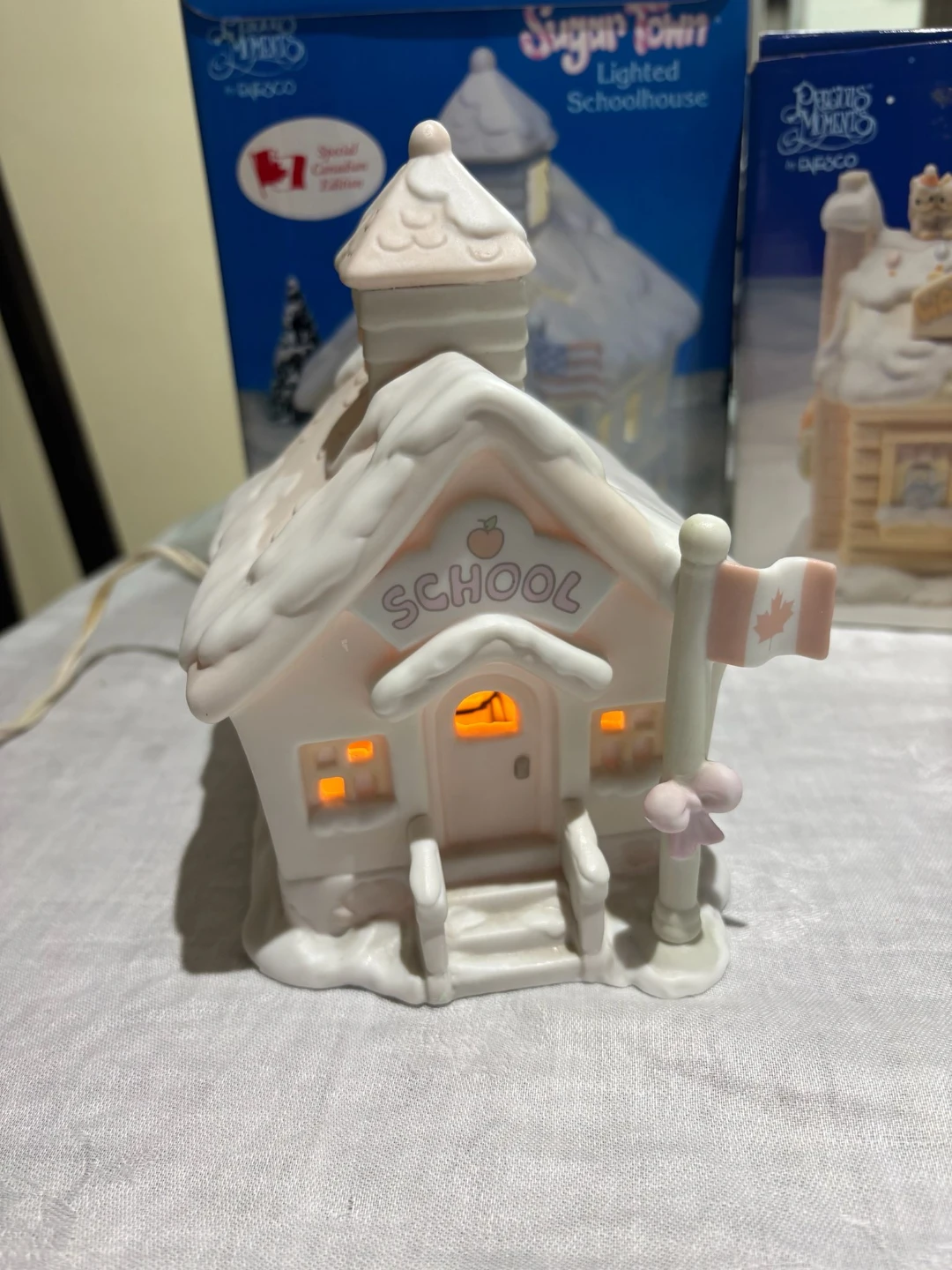 Precious Moments Sugar Town Lighted Schoolhouse