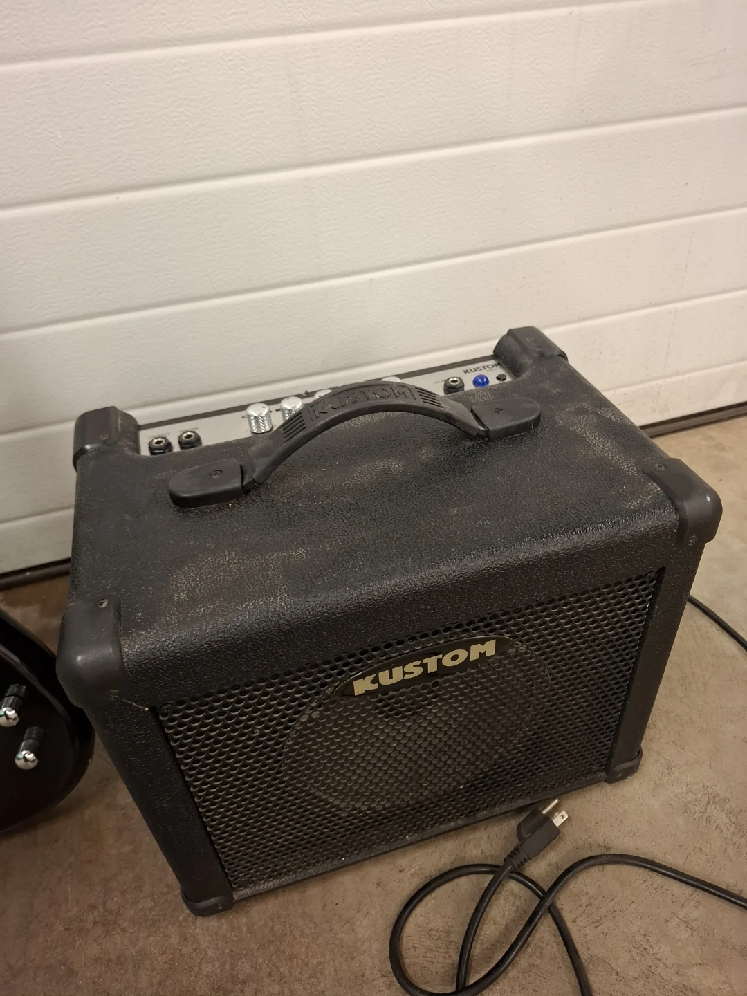 Cort Bass Guitar with Kustom Amplifier - photo 5