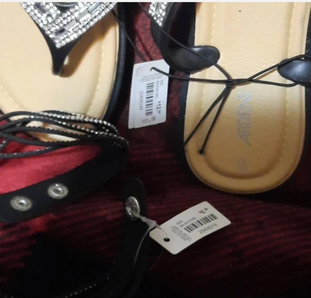 NWT Black Blinged out Flip Flops & bracelet Size 9 - photo 4