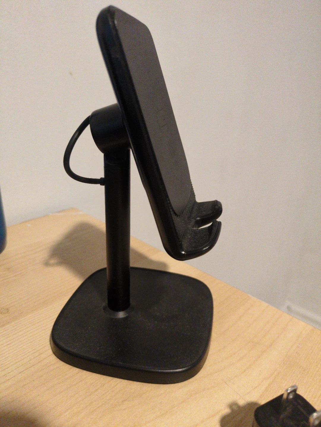 Fast Wireless Charging Stand - photo 2