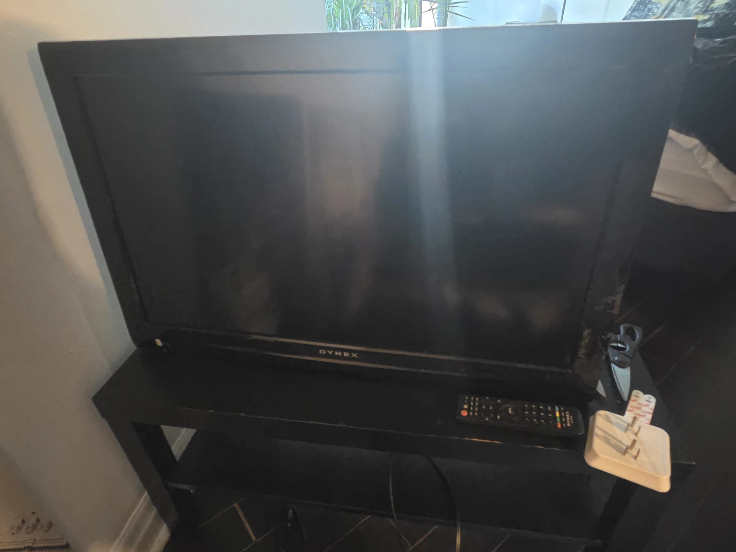 Dynex 32" LED TV with tv table